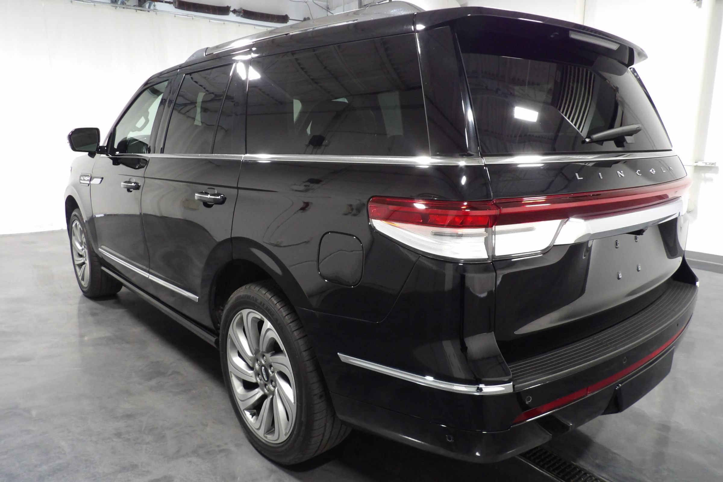 Used 2022 Lincoln Navigator Reserve AWD/4WD image 7