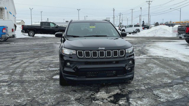 Used 2025 Jeep Compass Latitude w/ Convenience Group image 3