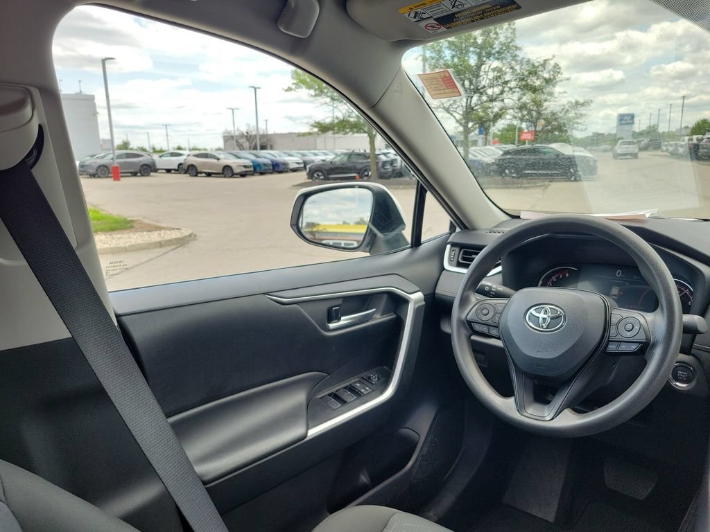 Used 2025 Toyota RAV4 XLE FWD image 5