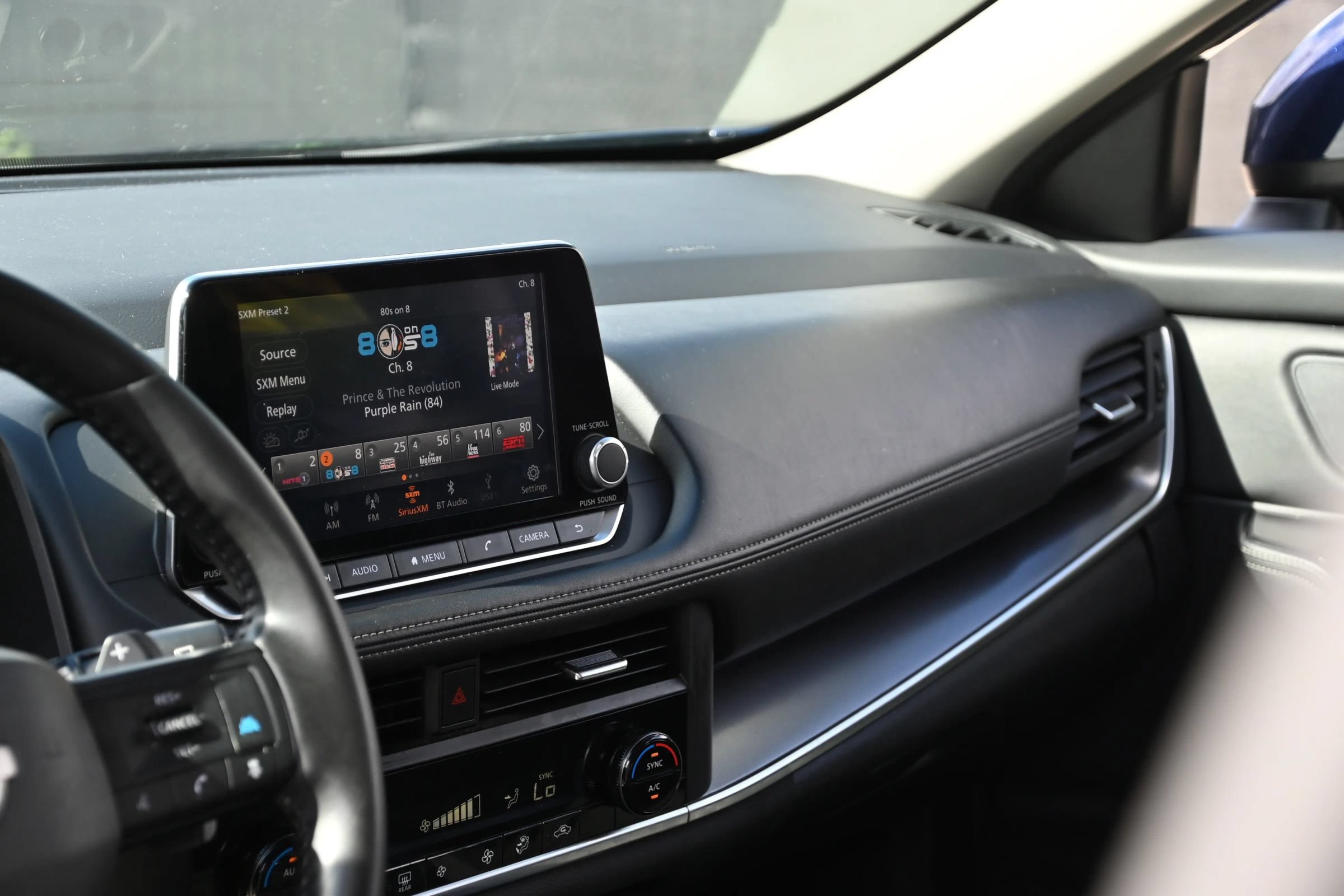 Used 2025 Nissan Rogue SV AWD/4WD image 11