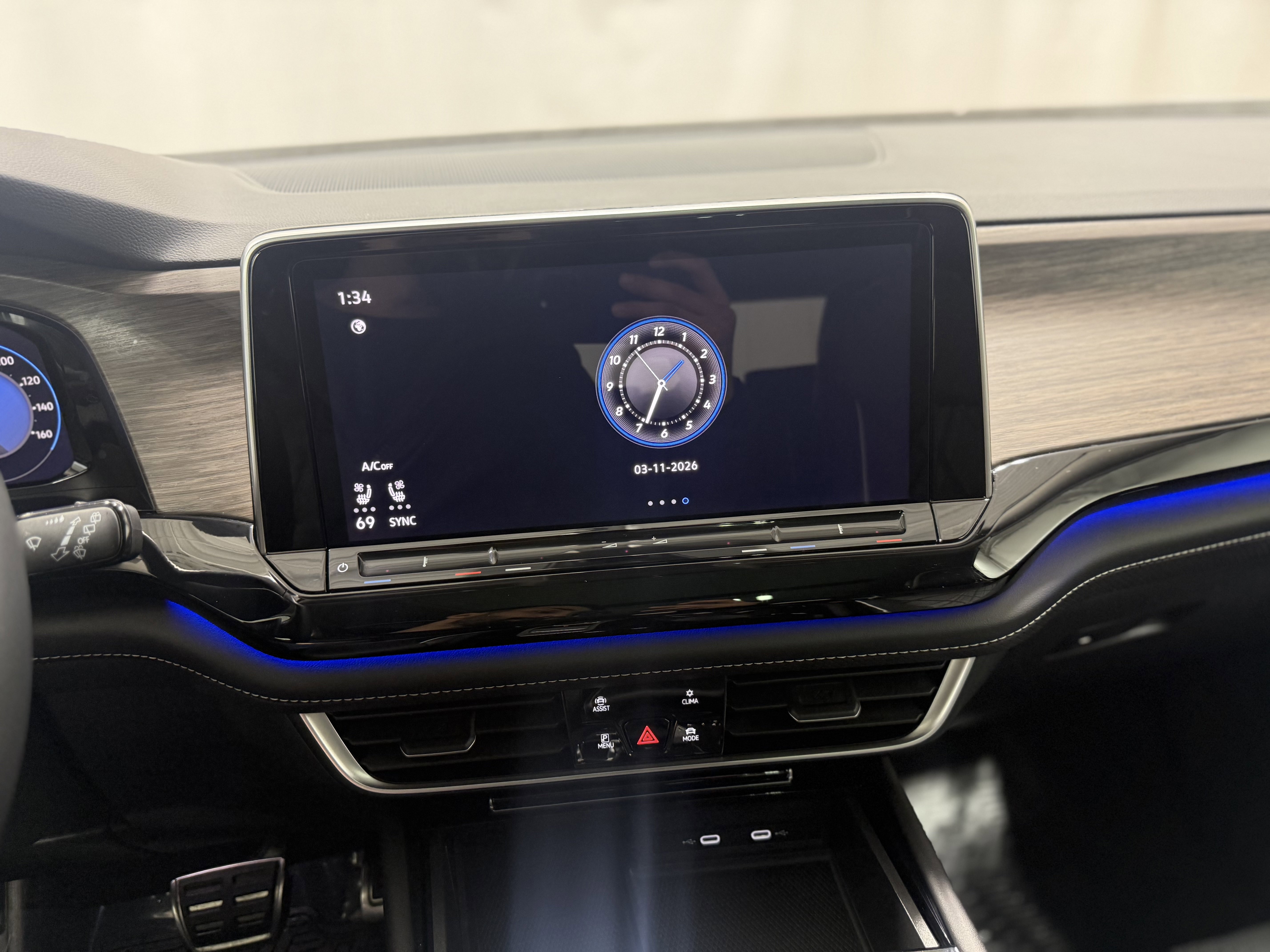 Used 2024 Volkswagen Atlas SEL Premium R-Line image 20