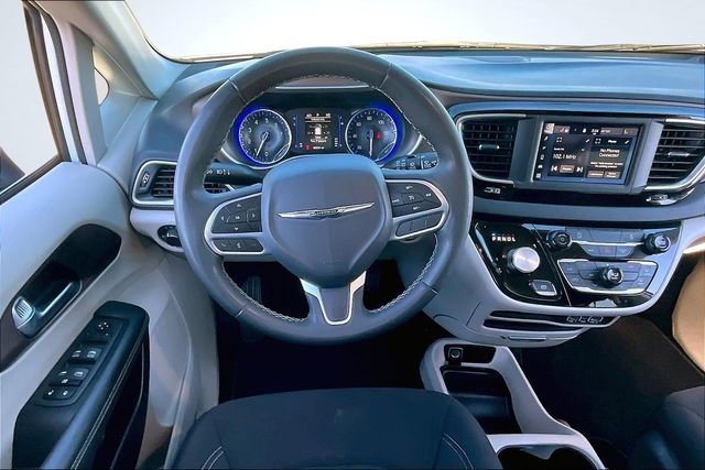 Used 2024 Chrysler Voyager LX image 9