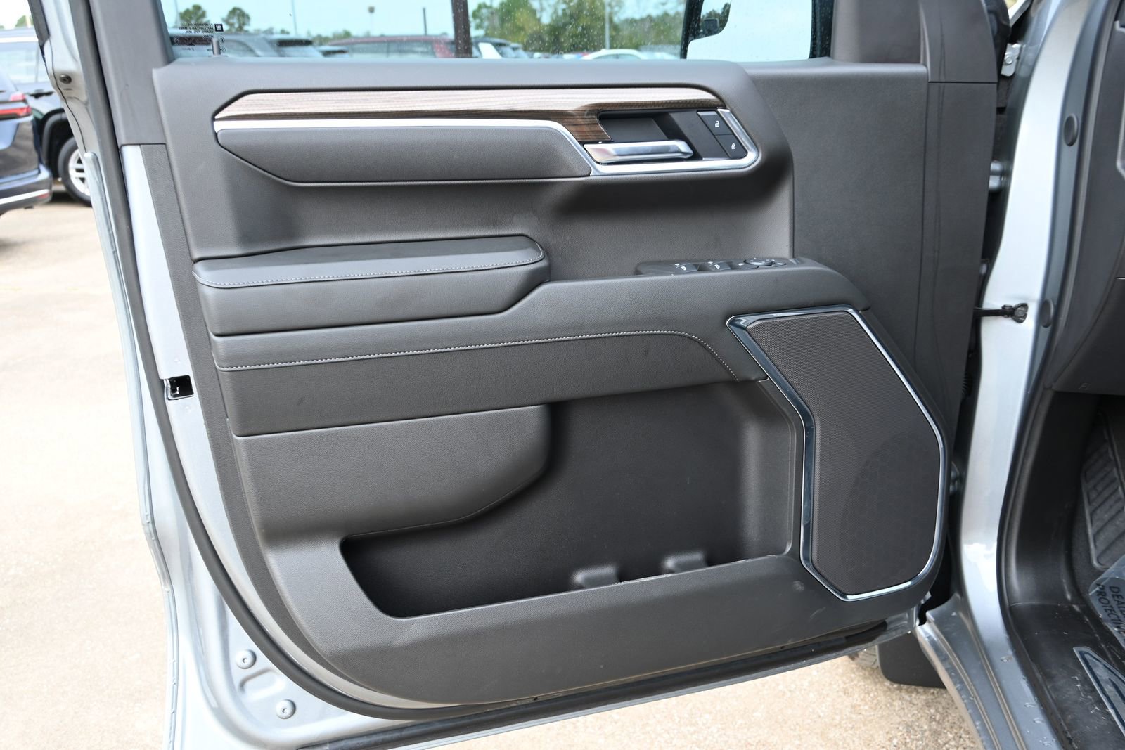 Used 2025 Chevrolet Silverado 1500 LT image 10