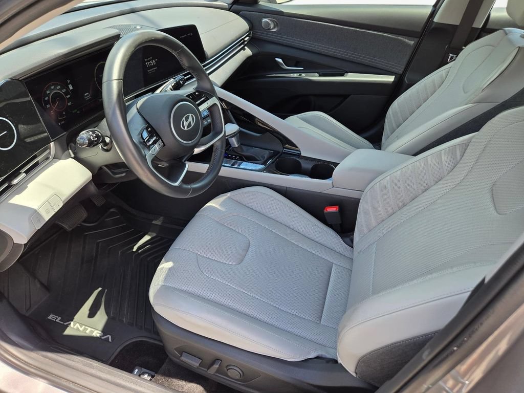 Certified 2025 Hyundai Elantra Limited FWD image 14