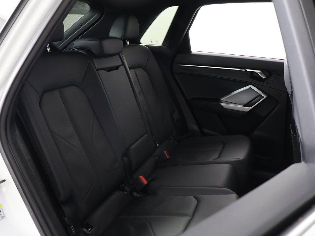 Used 2025 Audi Q3 2.0T Premium image 31