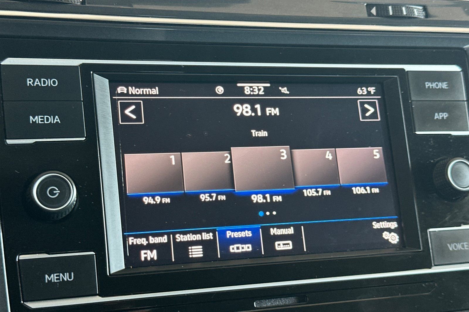 Used 2020 Volkswagen Tiguan S image 15