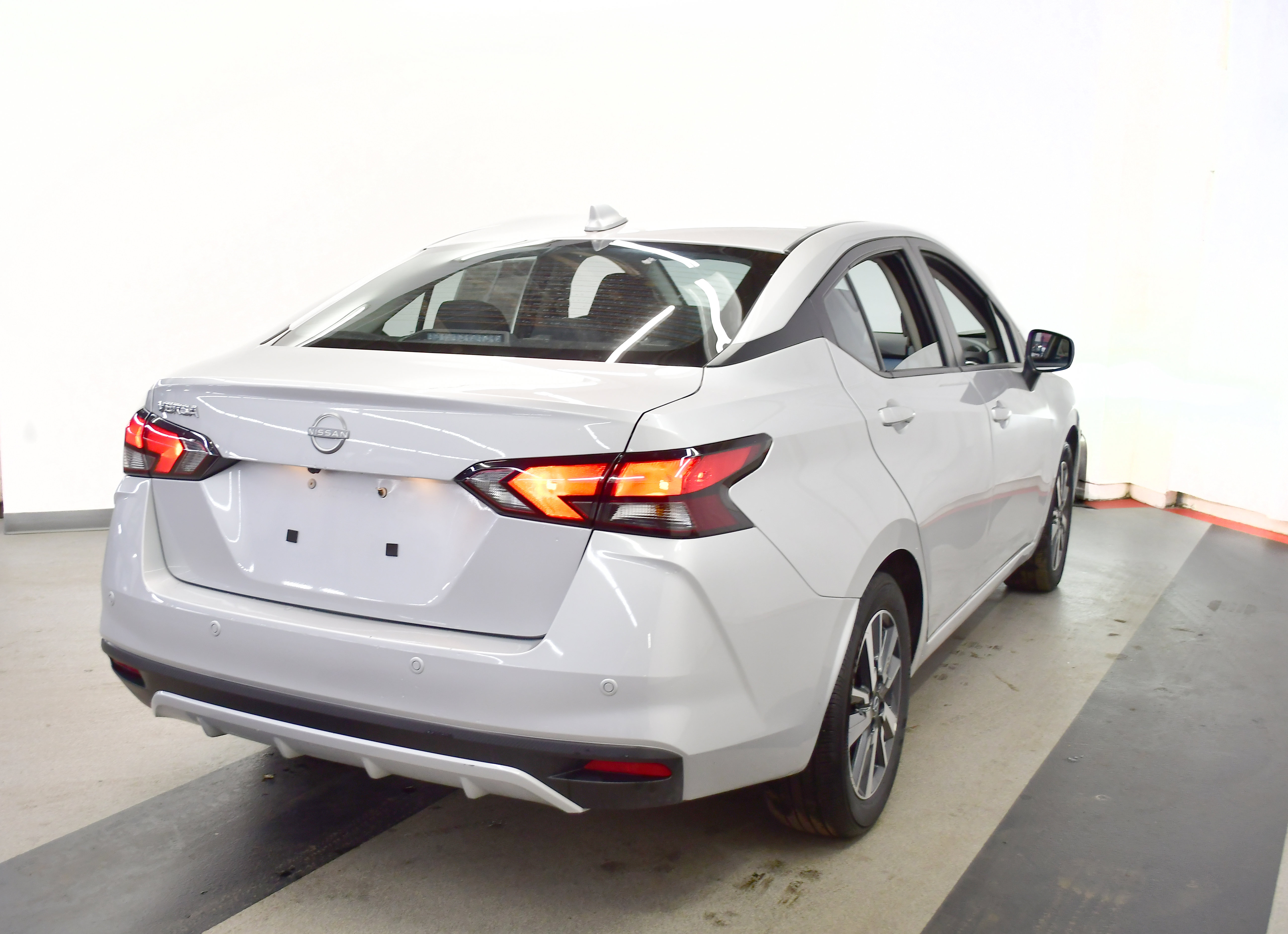 Used 2025 Nissan Versa SV image 11