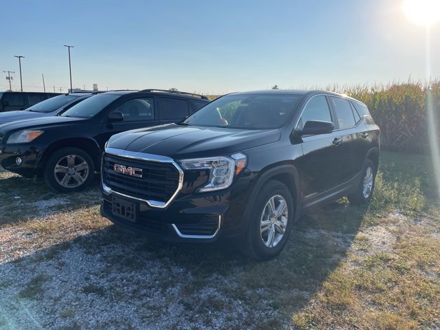 Used 2024 GMC Terrain SLE image 2