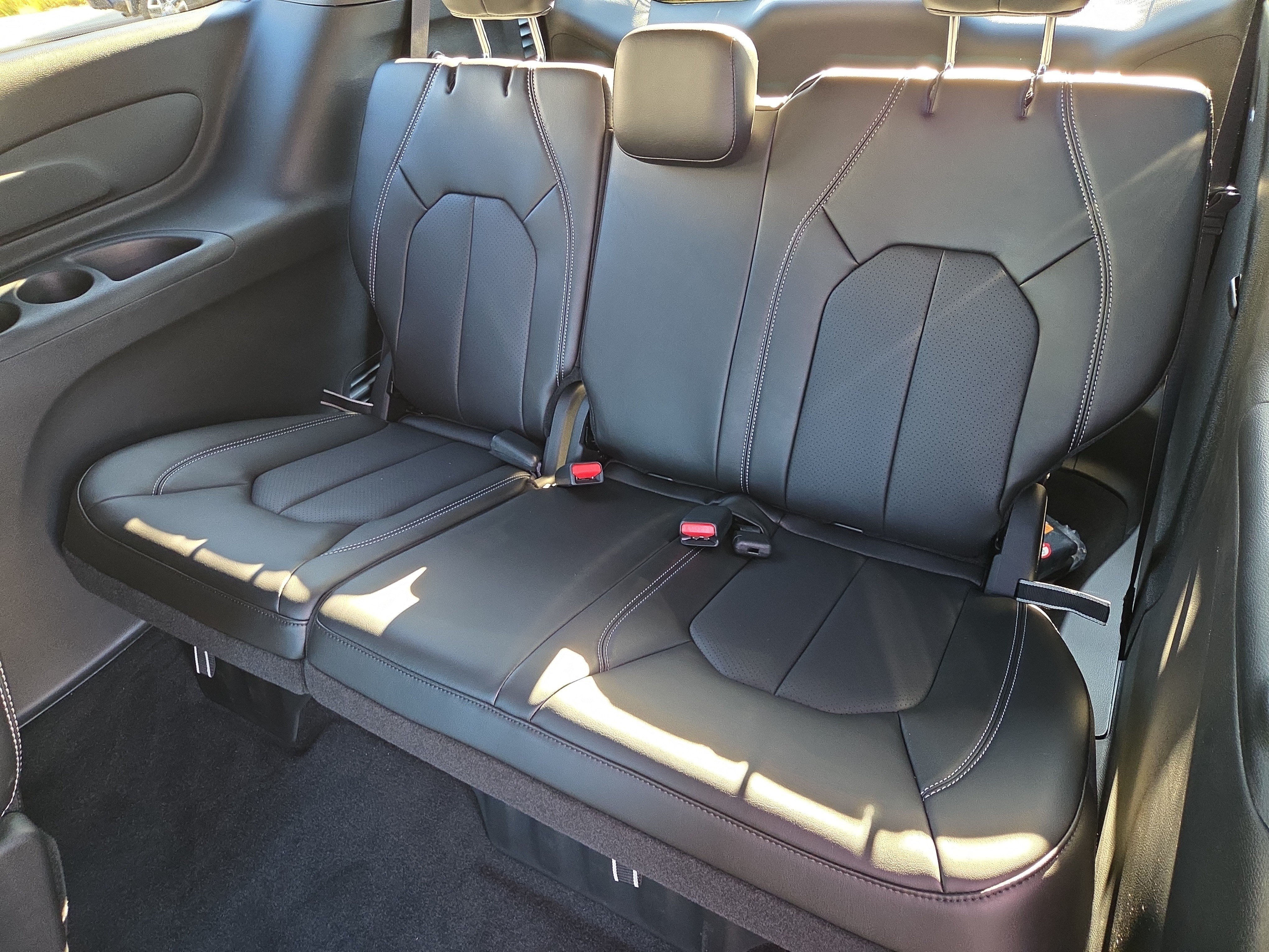 New 2027 Chrysler Pacifica Select FWD image 11