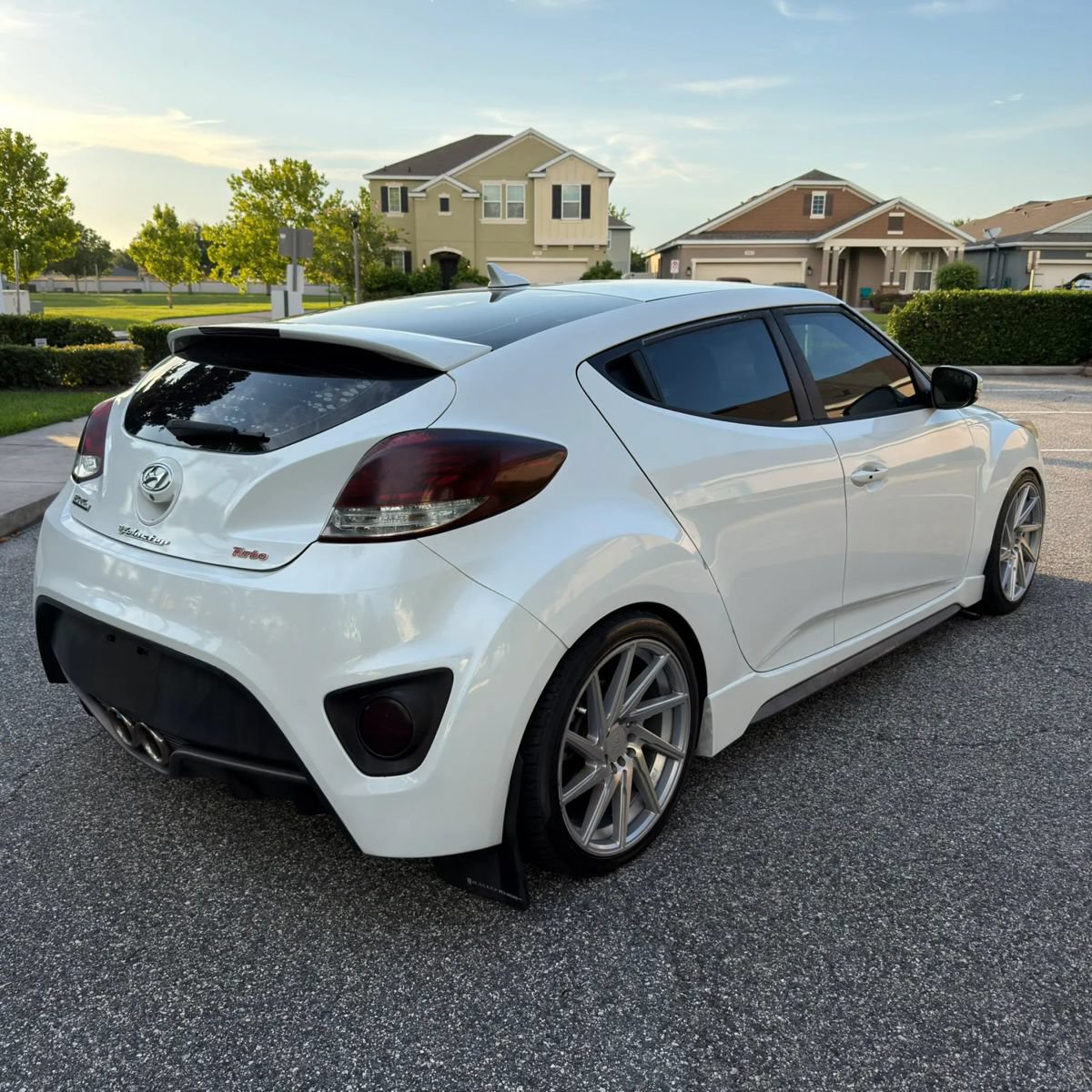 Used 2016 Hyundai Veloster Turbo FWD image 5