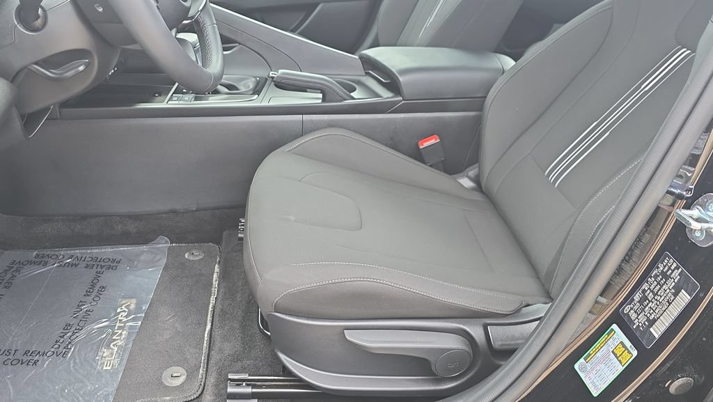 Certified 2025 Hyundai Elantra Sport FWD image 15