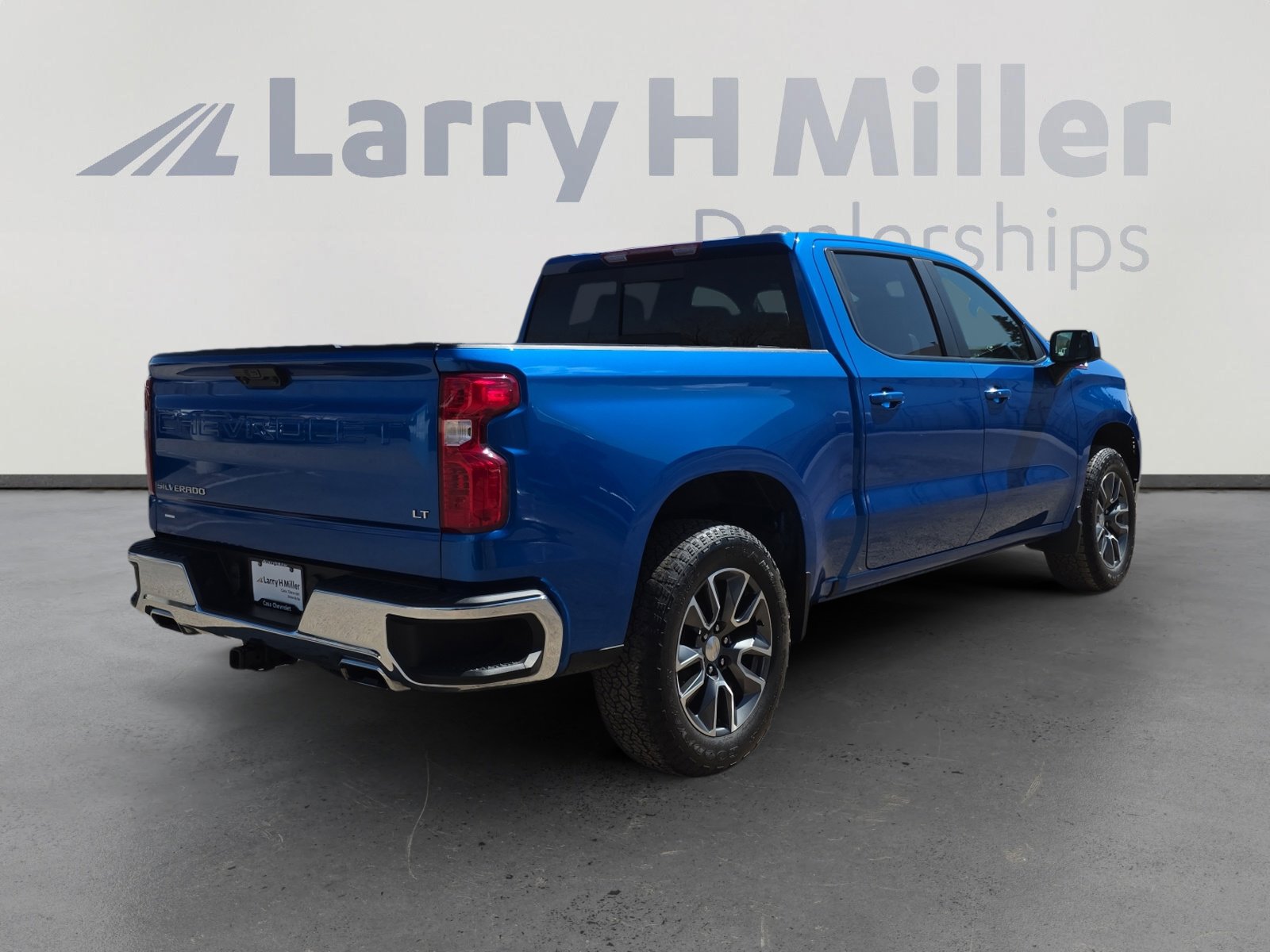 Used 2023 Chevrolet Silverado 1500 LT w/ Z71 Off-Road Package image 5