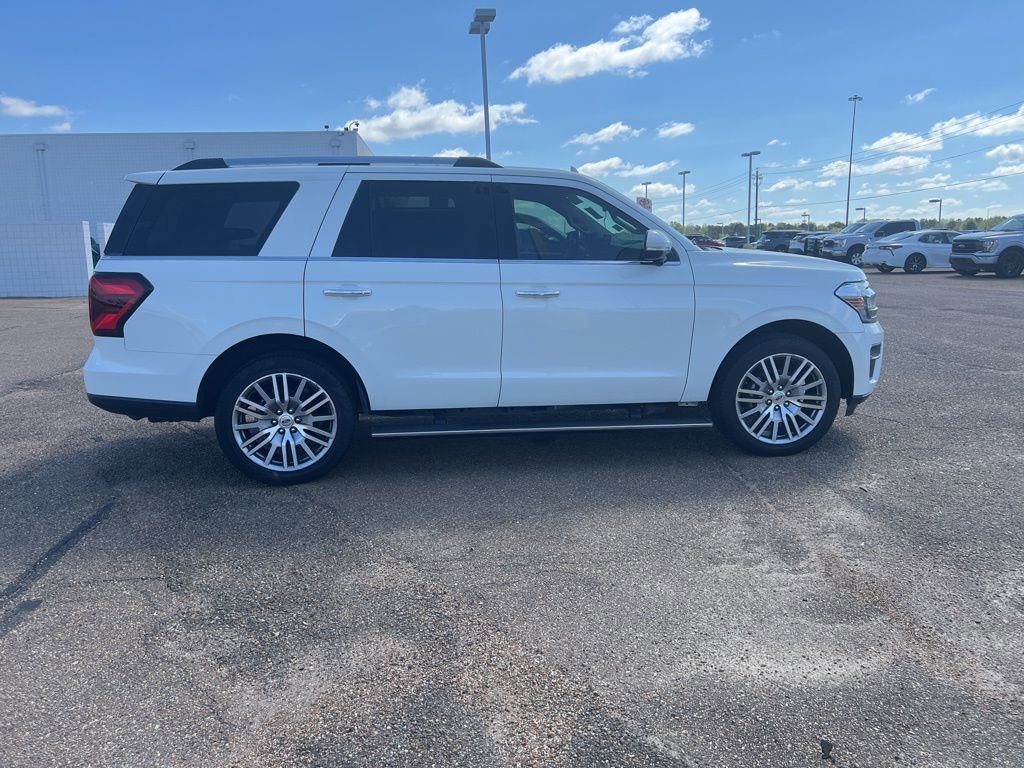 Used 2022 Ford Expedition Limited image 10