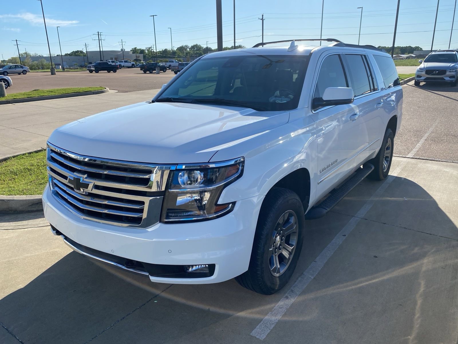 Used 2020 Chevrolet Suburban LT image 1