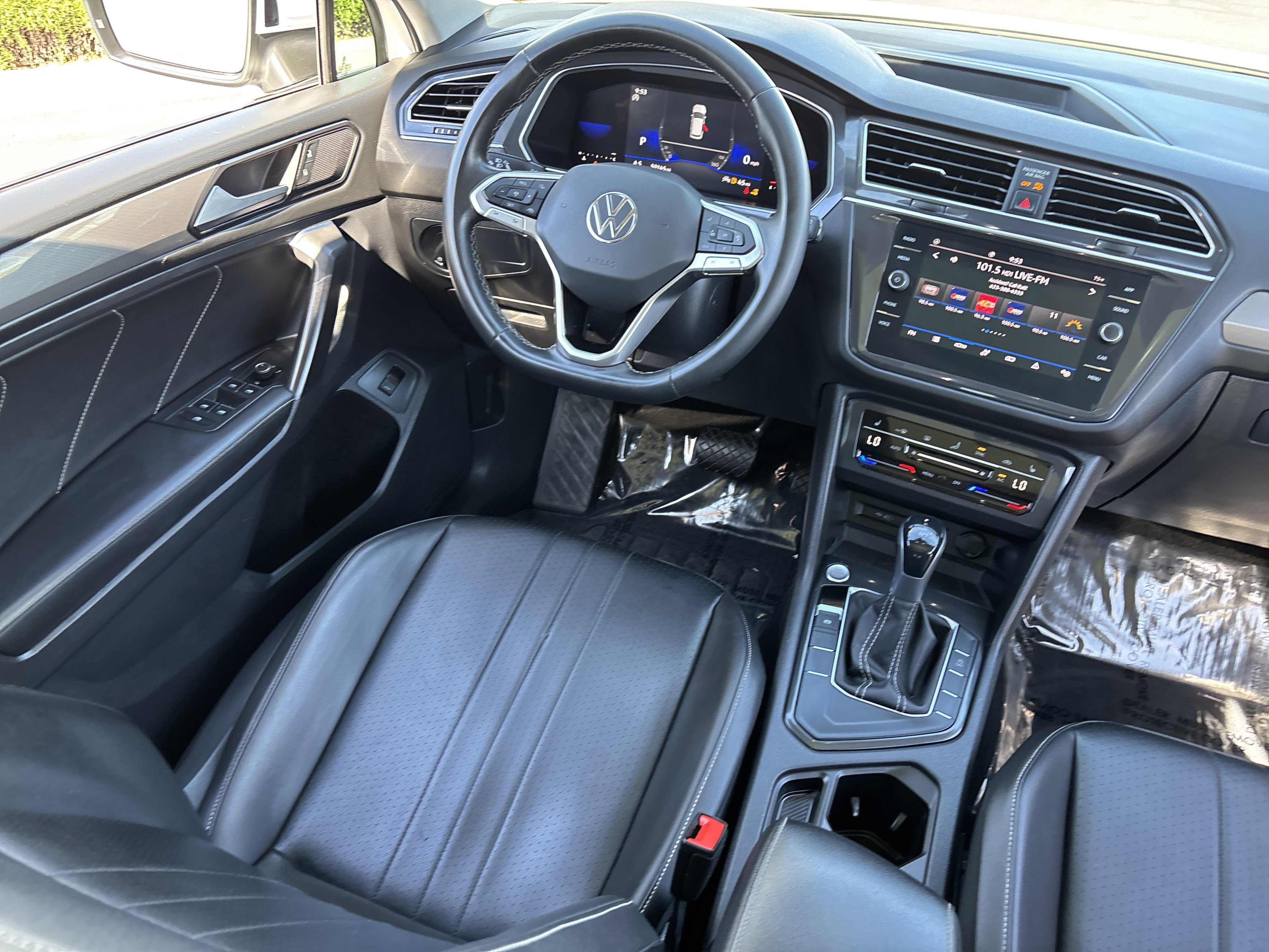 Used 2022 Volkswagen Tiguan SE w/ Panoramic Sunroof Package image 13