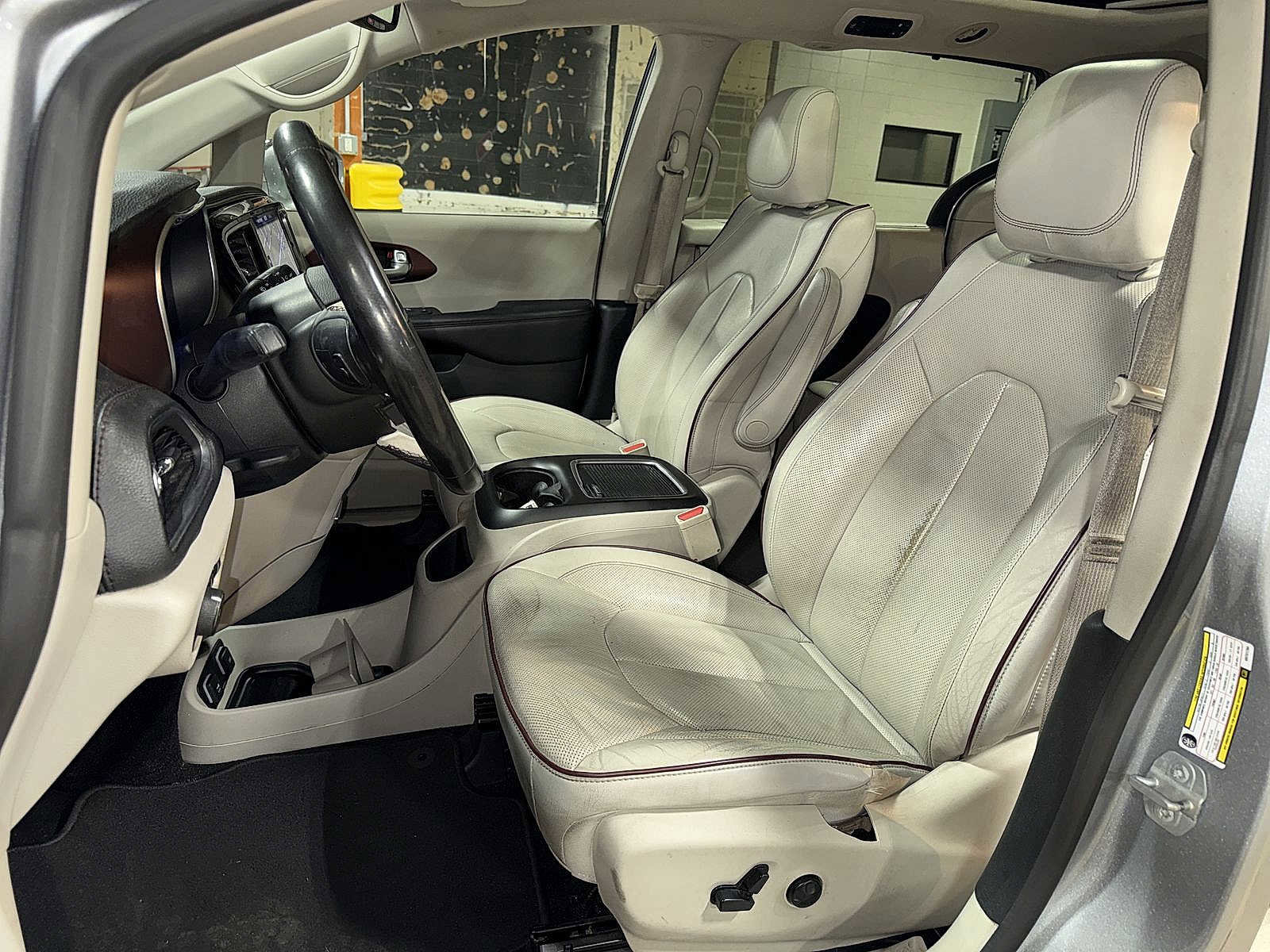 Used 2019 Chrysler Pacifica Limited image 15