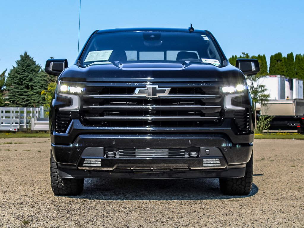 Used 2025 Chevrolet Silverado 1500 High Country w/ Midnight Edition AWD/4WD image 5
