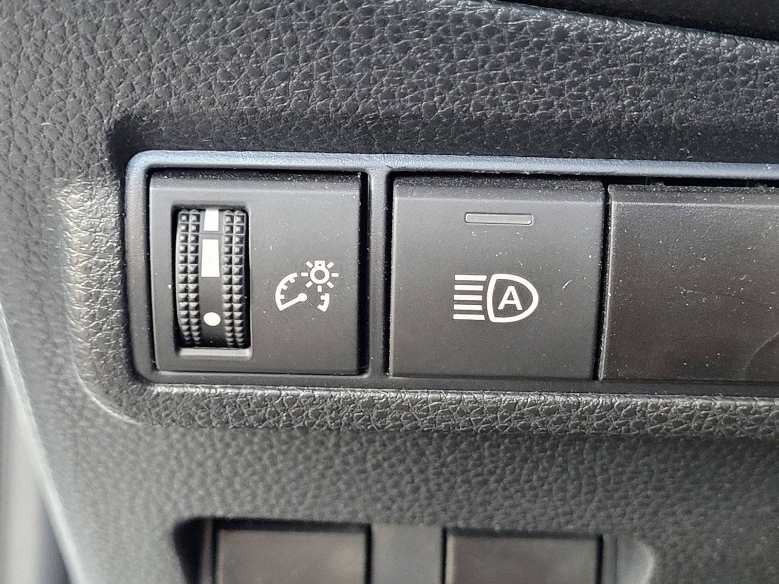 Used 2024 Toyota Corolla Cross LE FWD image 8