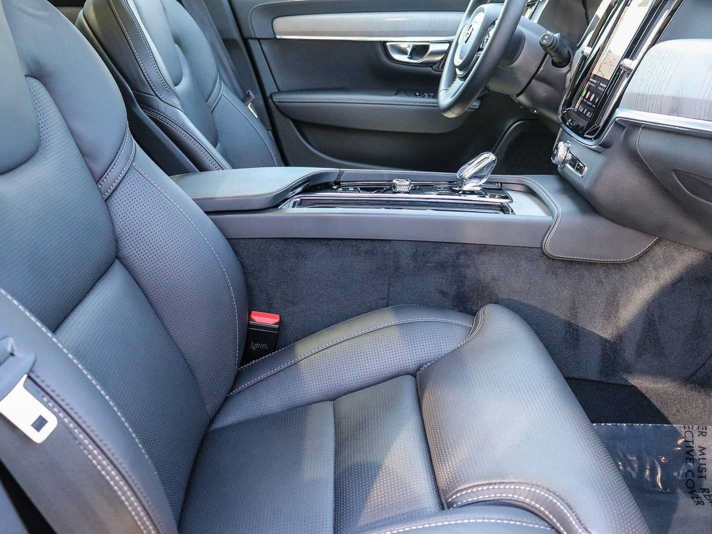 Used 2024 Volvo V90 B6 Cross Country Ultimate w/ Protection Package Premier AWD/4WD image 17