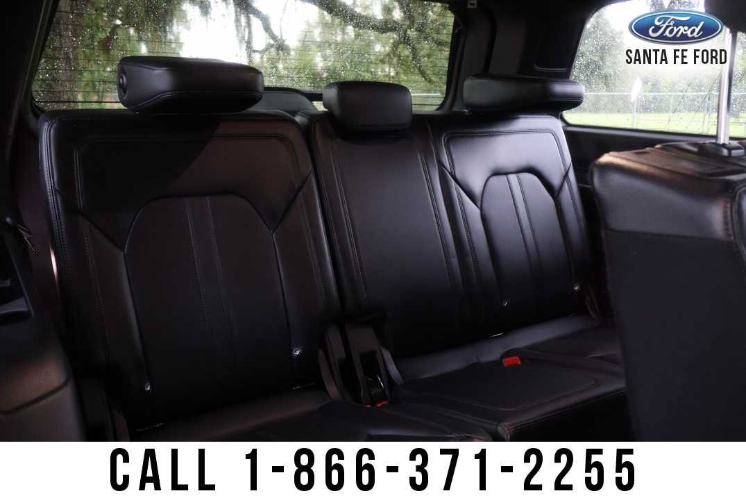 Used 2019 Ford Expedition Limited w/ Driver Assistance Package AWD/4WD image 28