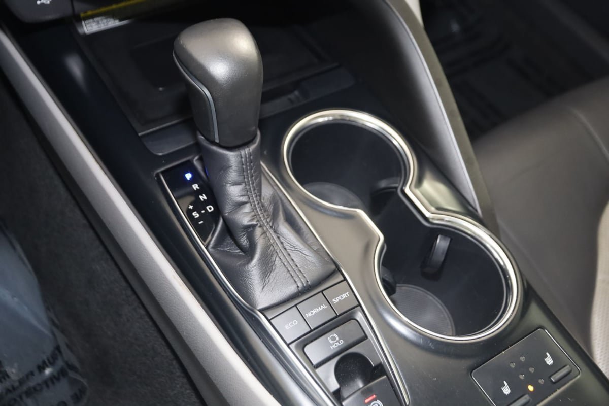 Used 2019 Toyota Camry XLE FWD image 7