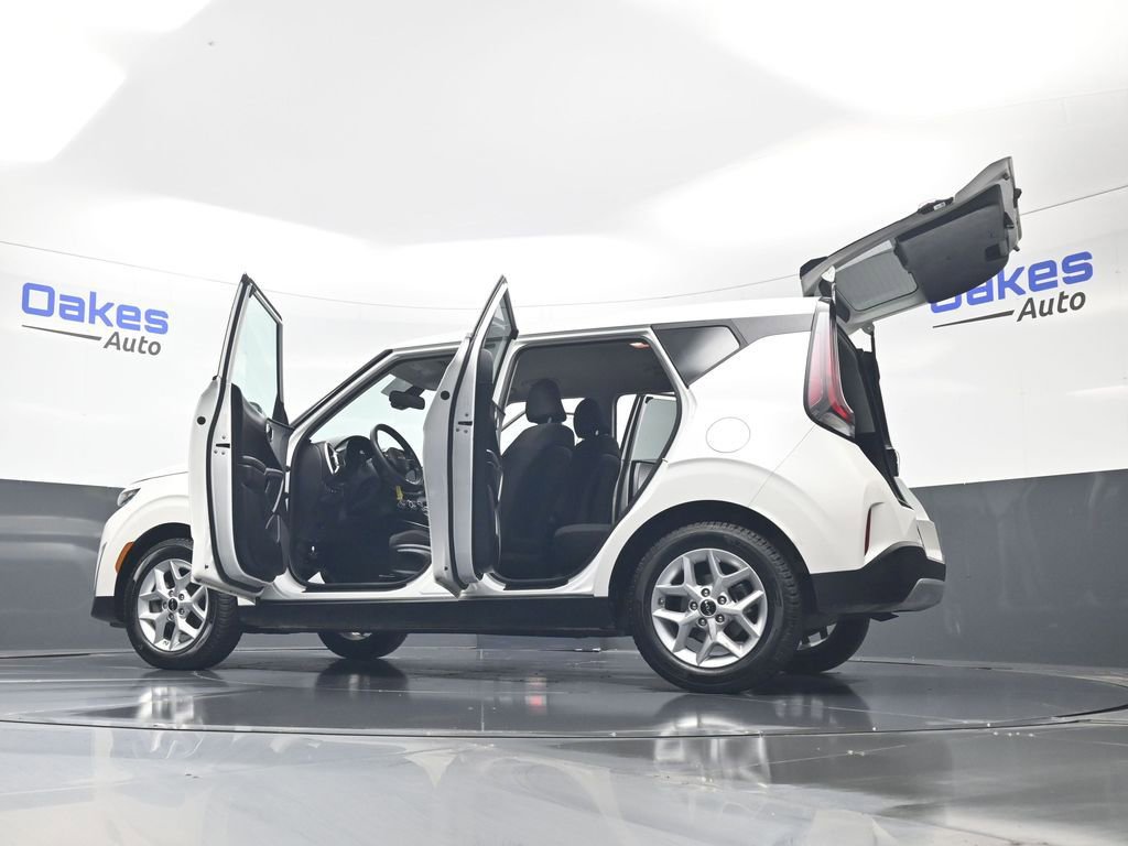 Used 2023 Kia Soul LX w/ LX Technology Package image 58