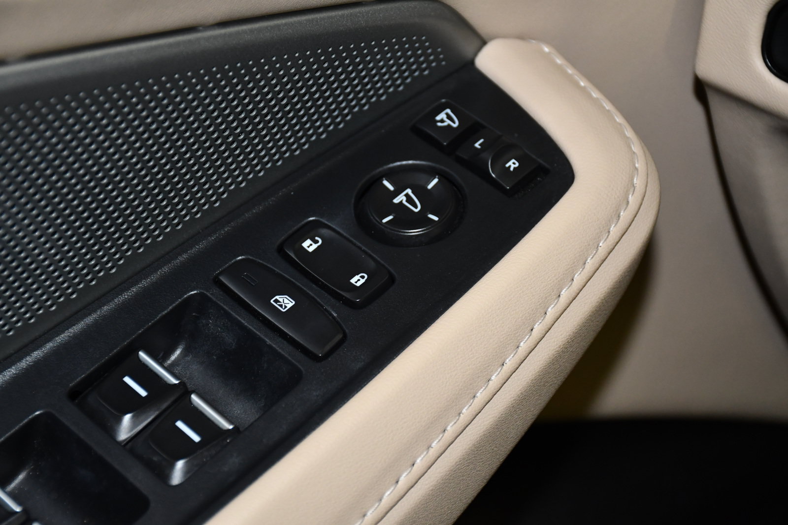 Certified 2025 Acura MDX SH-AWD w/ Technology Package image 33
