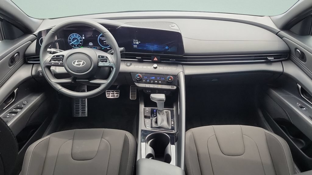 Certified 2025 Hyundai Elantra SEL FWD image 11