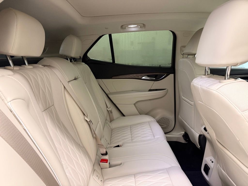 Used 2022 Buick Envision Avenir w/ Safety Package image 27