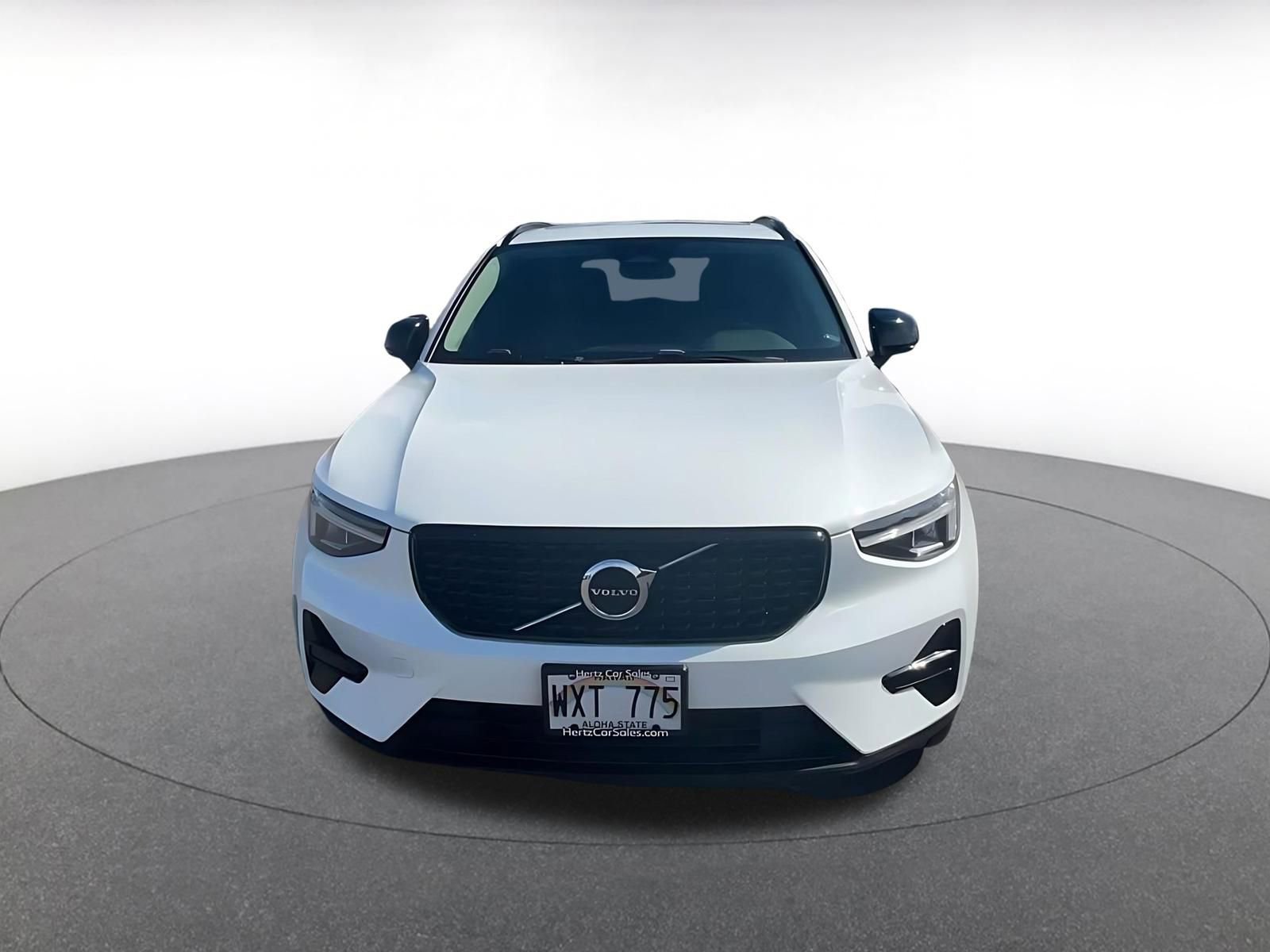Used 2024 Volvo XC40 B5 Core AWD/4WD image 4
