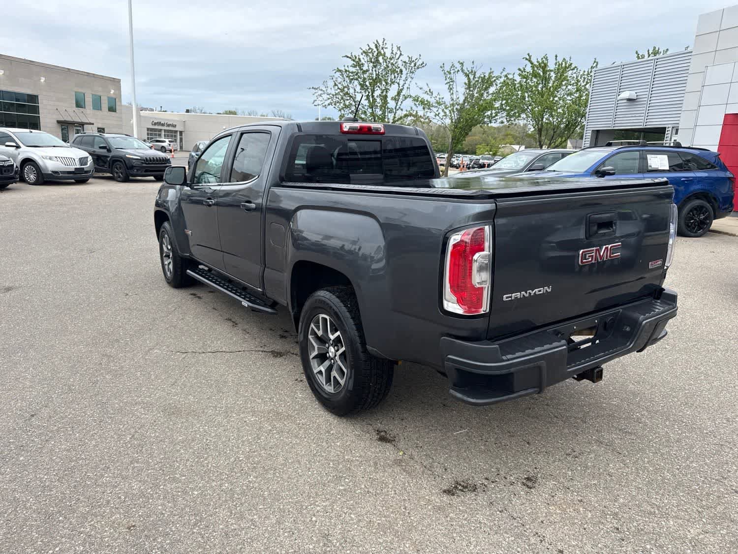 Used 2016 GMC Canyon SLE w/ All Terrain Package AWD/4WD image 7