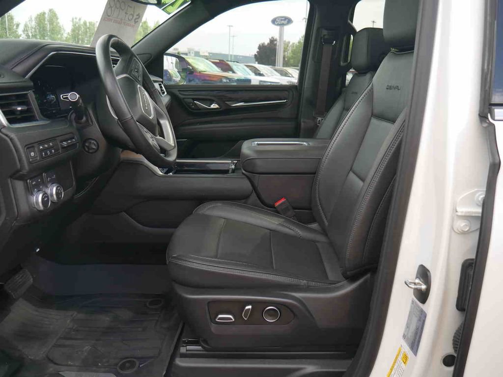 Used 2024 GMC Yukon XL Denali AWD/4WD image 27