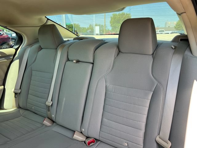 Used 2016 Ford Taurus SE FWD image 25