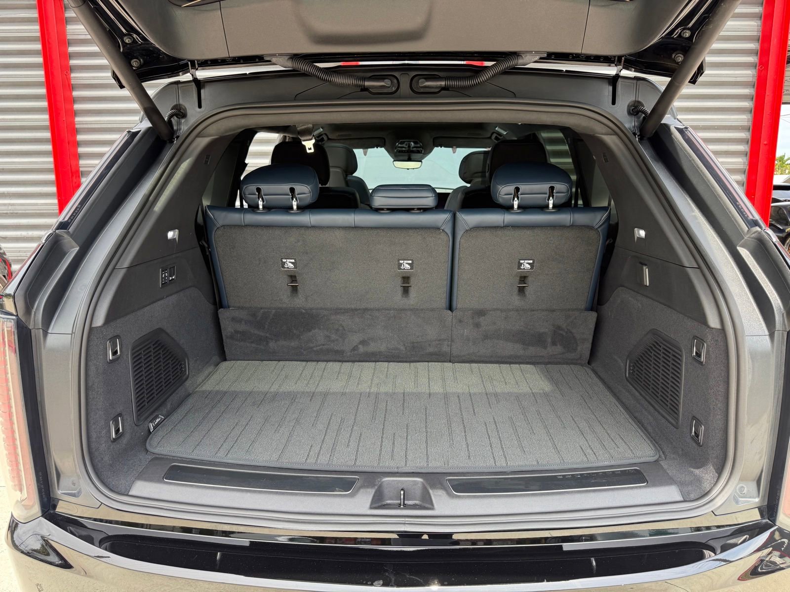Used 2025 Cadillac Escalade IQ Luxury 2 w/ LPO, Premium Carpet Package AWD/4WD image 28