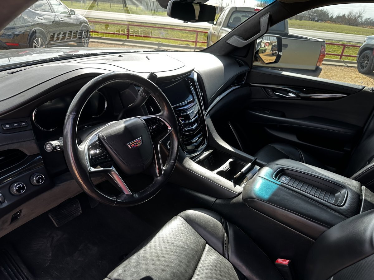 Used 2018 Cadillac Escalade Platinum AWD/4WD image 20