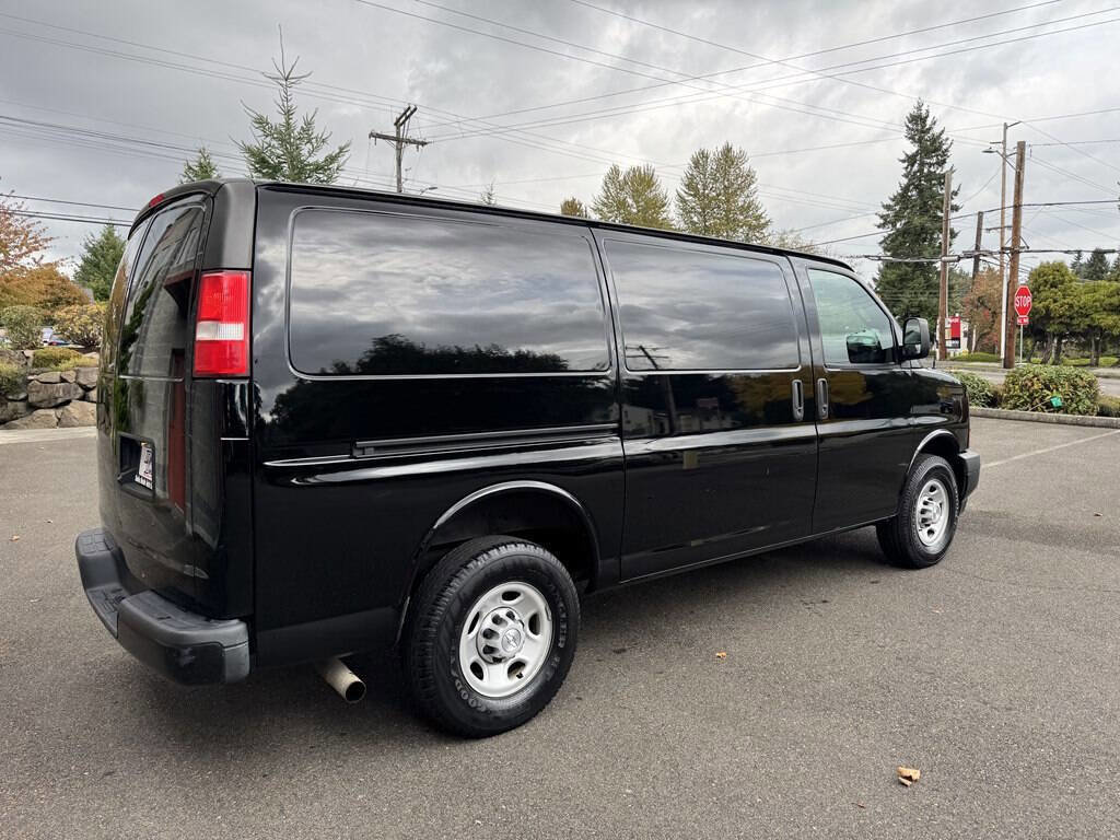 Used 2017 Chevrolet Express 2500 image 4