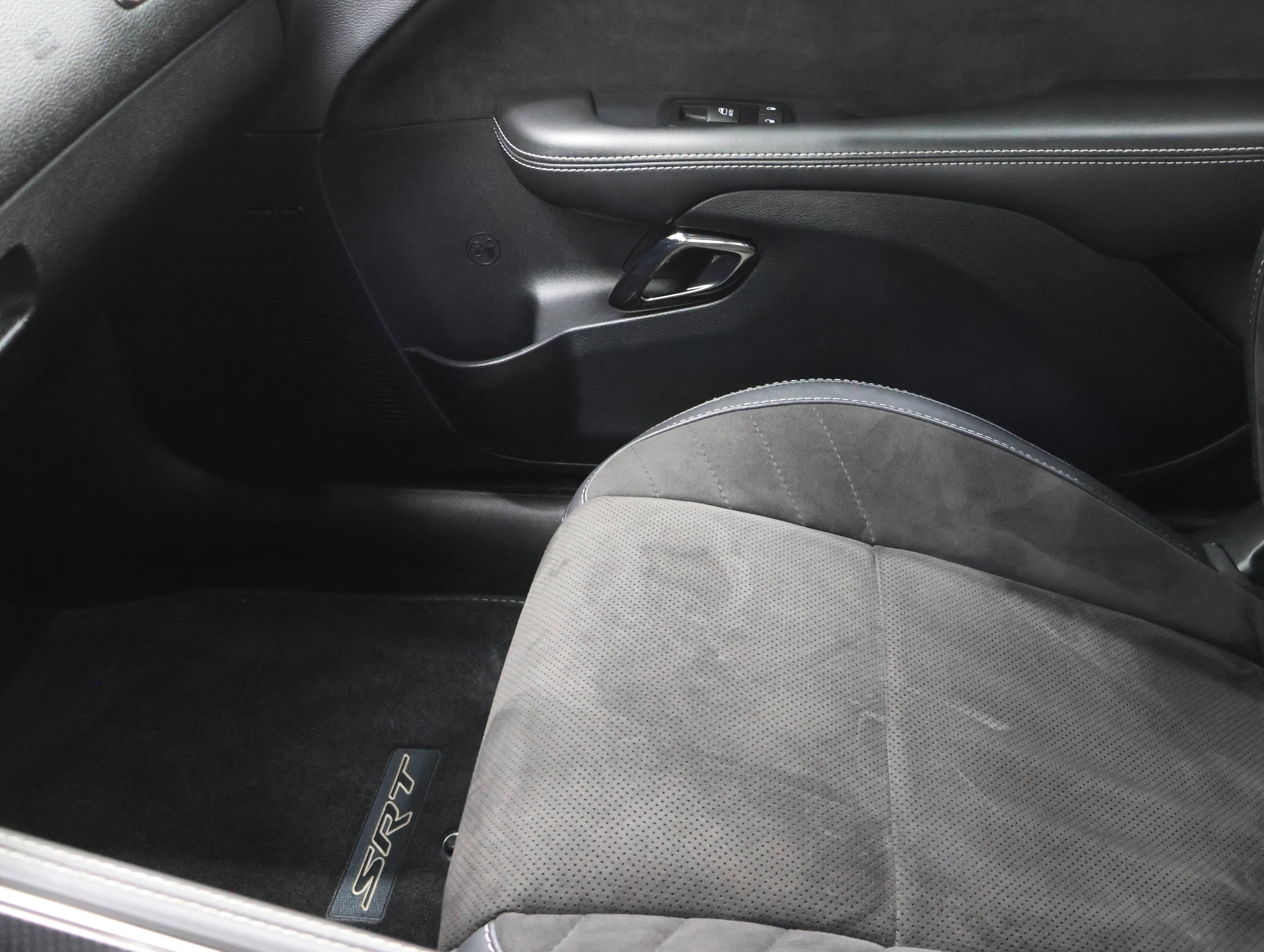 Used 2015 Dodge Challenger SRT Hellcat image 13