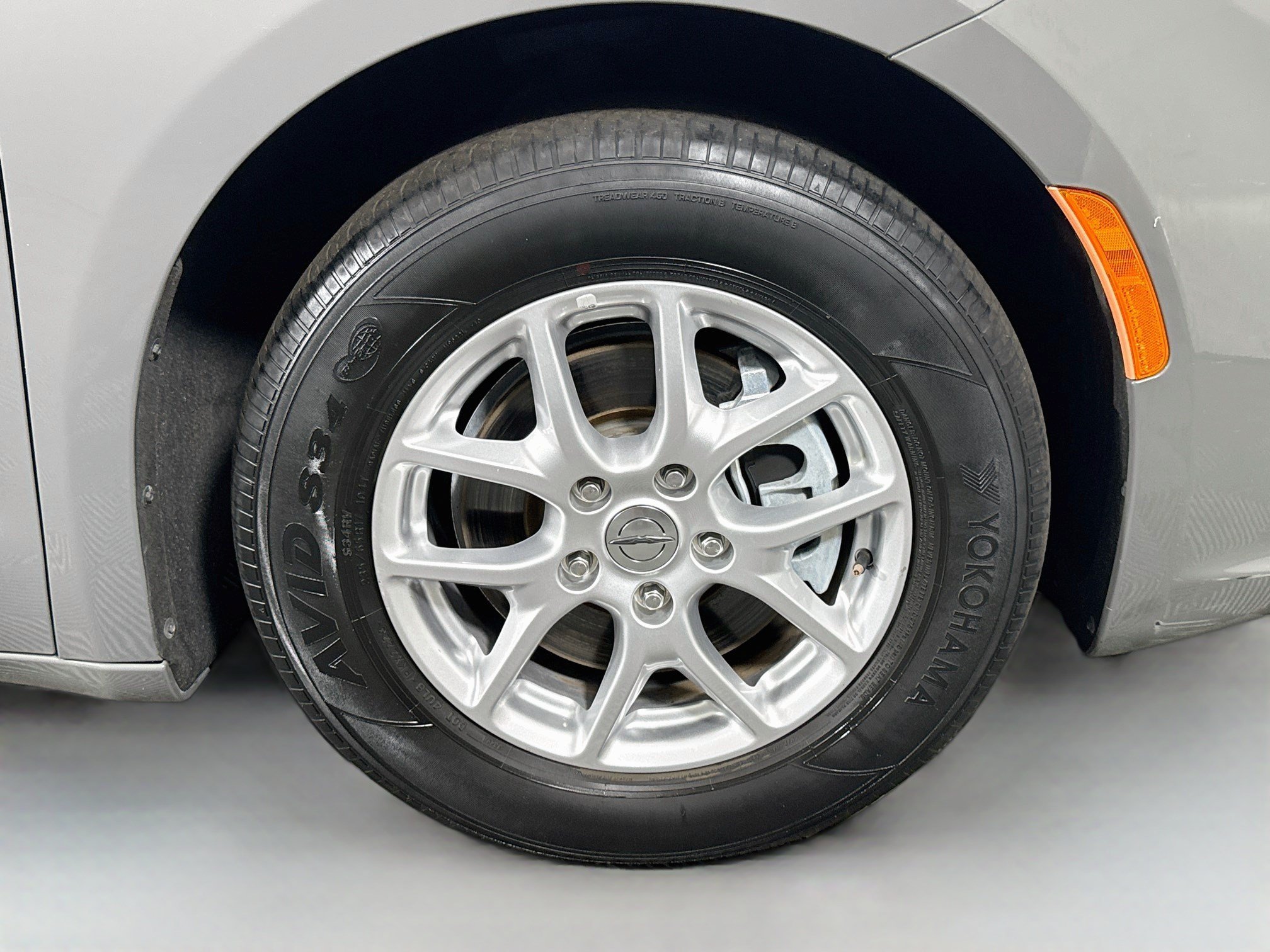 Used 2023 Chrysler Pacifica Touring-L FWD image 32