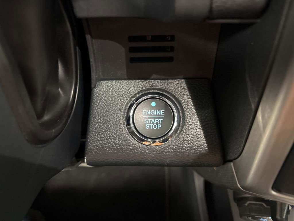 Used 2022 Ford F250 Platinum w/ FX4 Off-Road Package AWD/4WD image 17