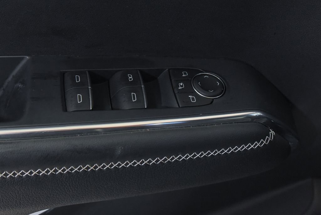 Used 2025 GMC Acadia Denali image 16