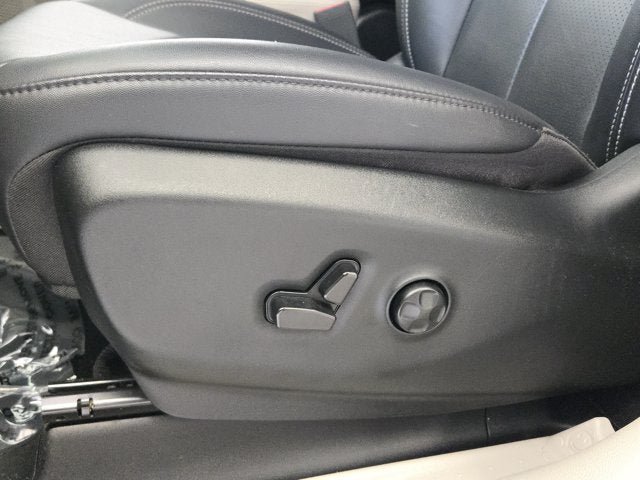 Used 2024 Chrysler Pacifica Touring-L FWD image 21