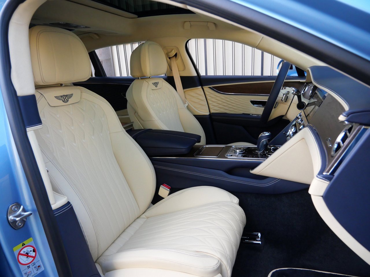 New 2026 Bentley Flying Spur Azure image 26