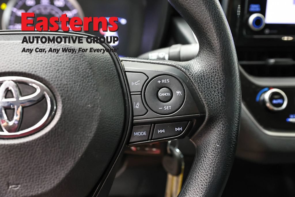 Used 2022 Toyota Corolla LE FWD image 15