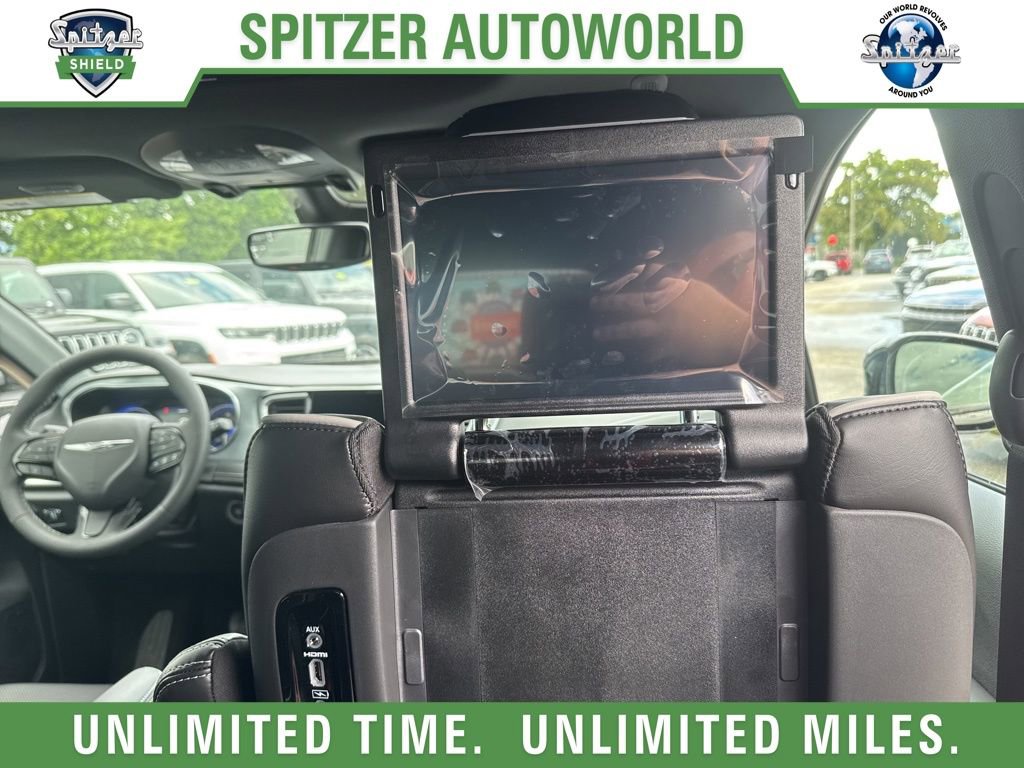 New 2026 Chrysler Pacifica Limited image 21