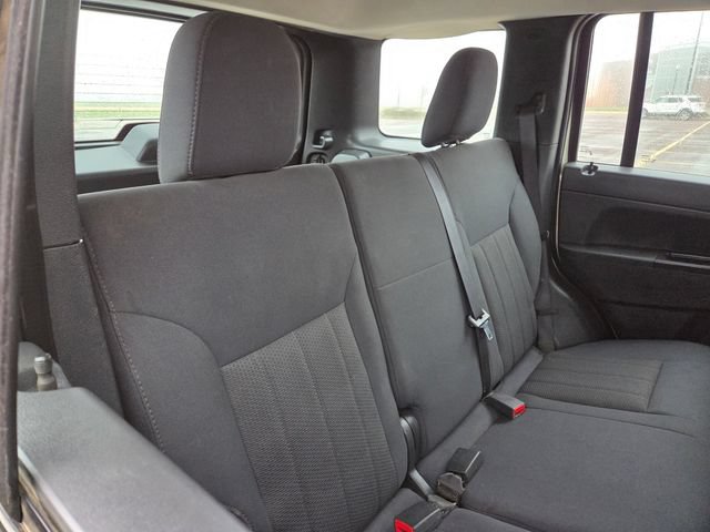 Used 2011 Jeep Liberty Sport AWD/4WD image 38