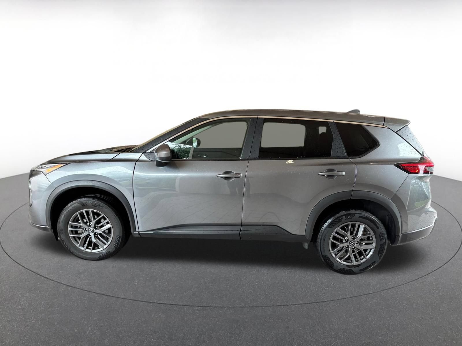 Used 2026 Nissan Rogue SV AWD/4WD image 4