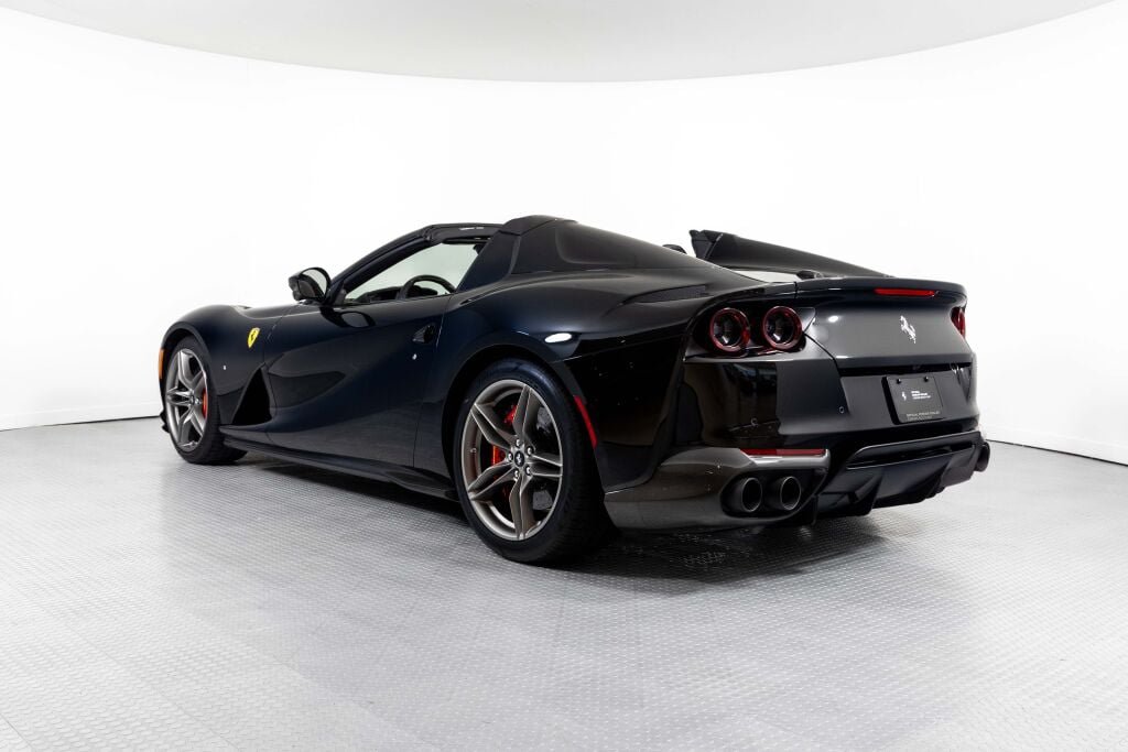 Used 2021 Ferrari 812 GTS RWD image 8