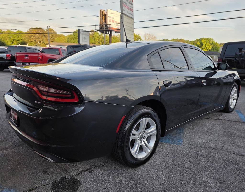 Used 2018 Dodge Charger SXT RWD image 5