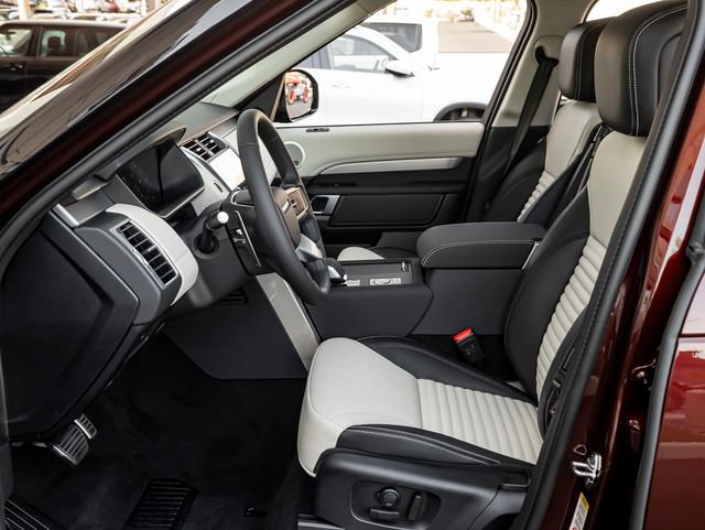 New 2026 Land Rover Discovery Limited Edition AWD/4WD image 13