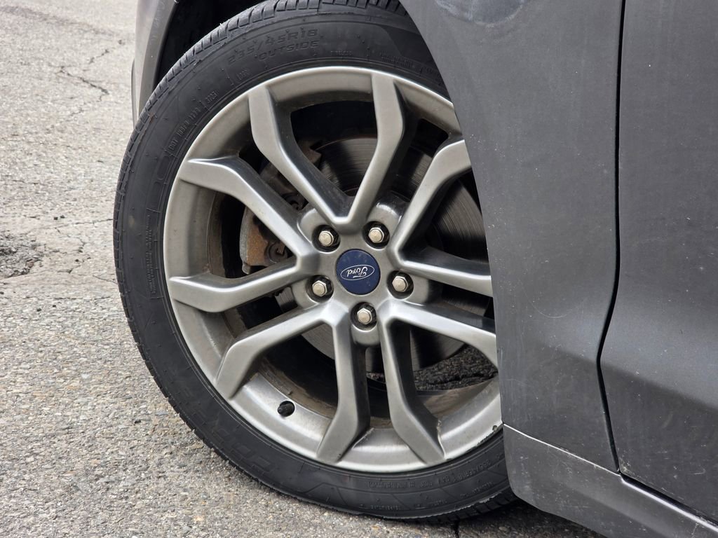 Used 2017 Ford Fusion SE w/ Equipment Group 201A image 6